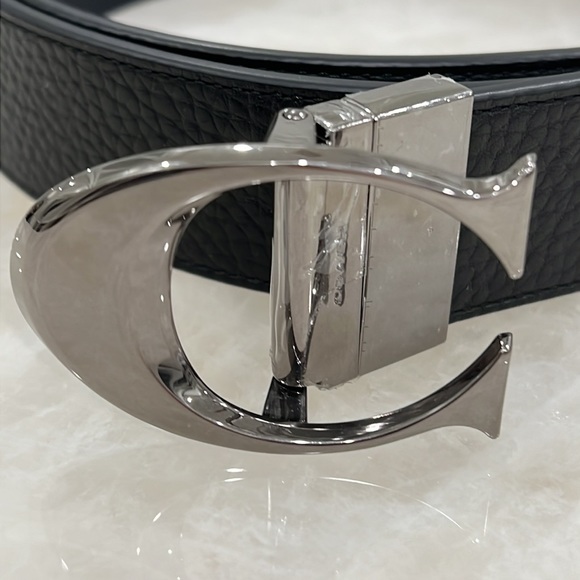 New without tag Coach leather belt with C logo buckle. Reversible belt. - Picture 2 of 3